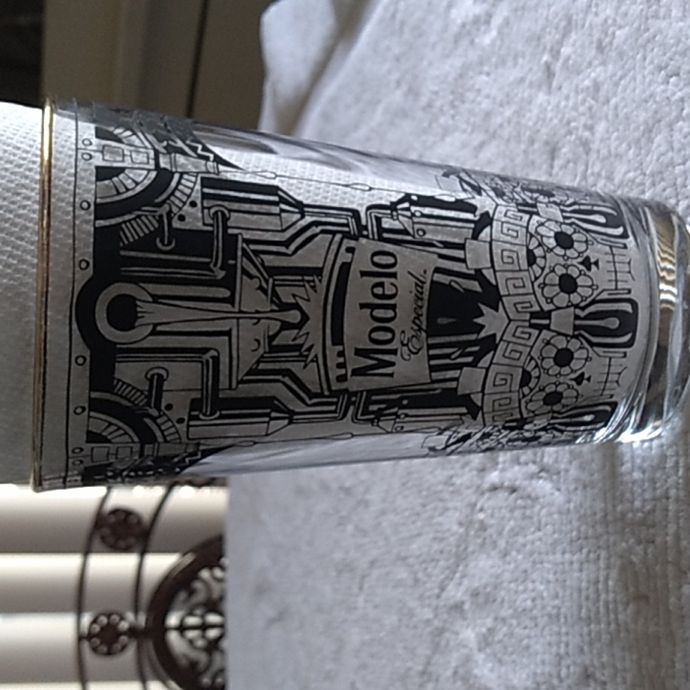 Modelo Especial Beer Pint Glass